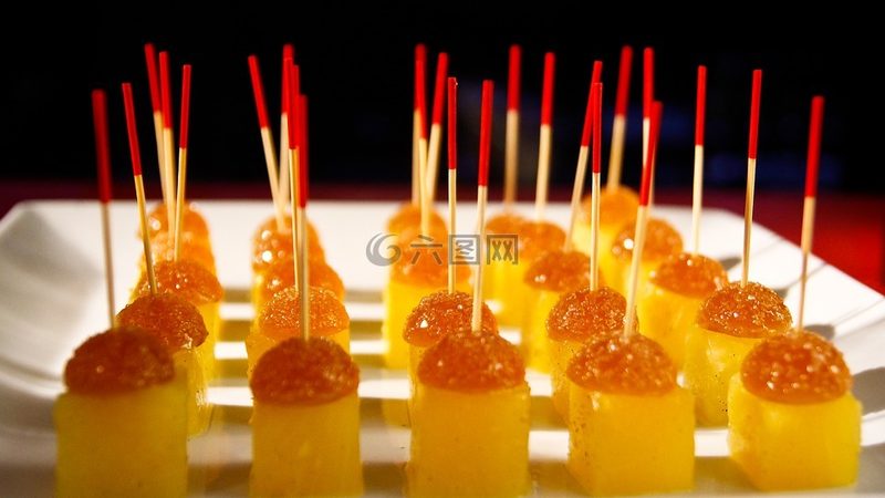 在挑选坚果炒货年货礼盒时，首先要关注的是规格参数。这包括但不限于以下几点：